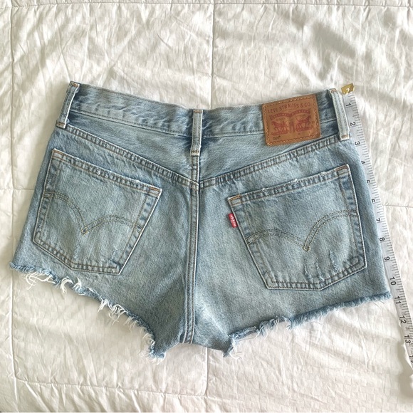 Levi’s 501 jean shorts waveline - medium wash - Picture 2 of 13